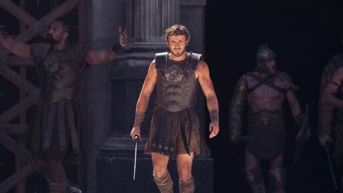 Anh phải đối diện với di sản của ông nội, mẹ và Maximus trong hành trình của mình.