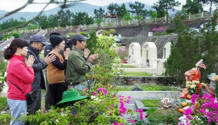 Cúng tạ mộ mới xây