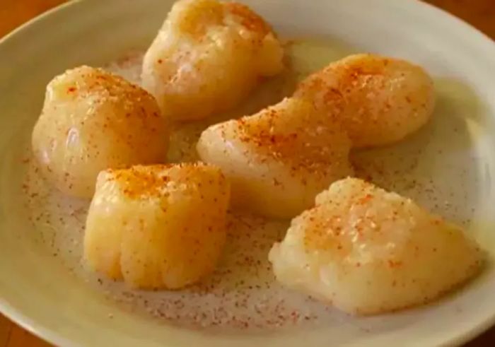 Seasoned Dry Scallops with Salt and Cayenne