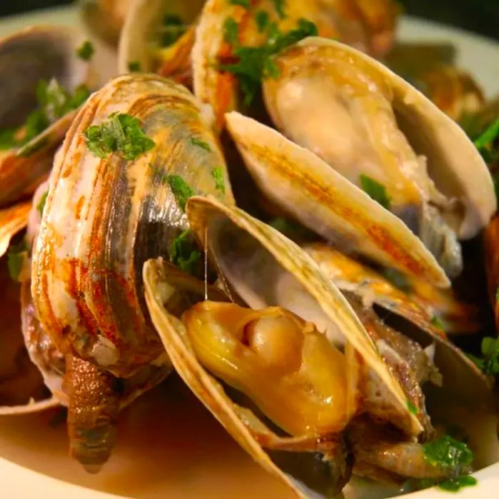 Scott Ure's Garlic-infused Clams