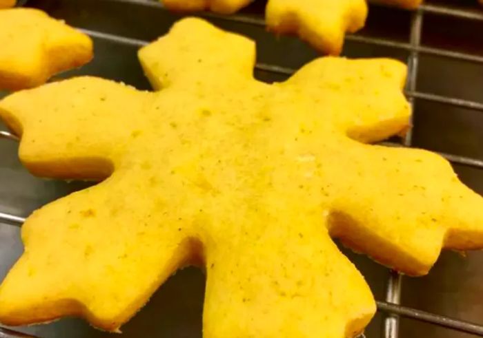 Pumpkin-flavored sugar cookies shaped like flowers