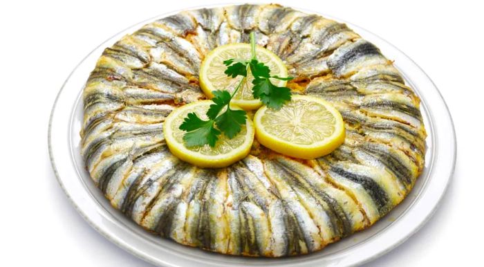 Hamsili Pilav is a baked rice dish topped with a layer of fresh anchovies.