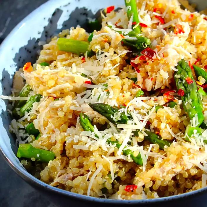 A bowl of quinoa salad with chicken and vegetables