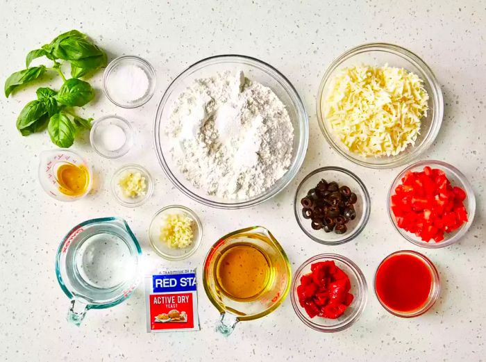 All ingredients are now ready to make grilled pizza.