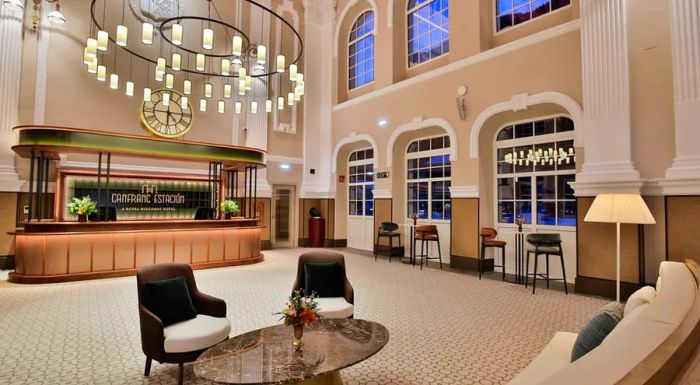 The revamped interior of the hotel captures the essence of the 1920s while integrating design elements that reflect the natural beauty surrounding the station.