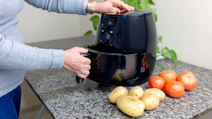 Lý do nồi chiên không dầu không sáng đèn và cách khắc phục hiệu quả