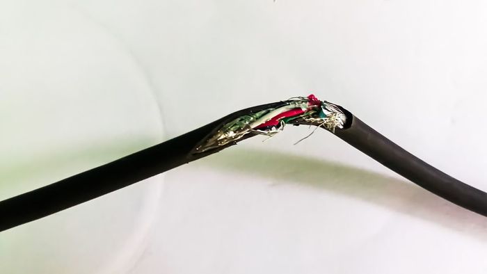 Dây điện nồi chiên bị hư hỏng