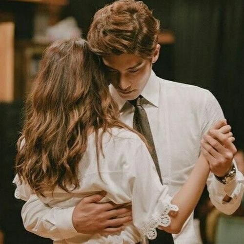 Khi yêu, ta dễ bị mê hoặc bởi cảm xúc mãnh liệt