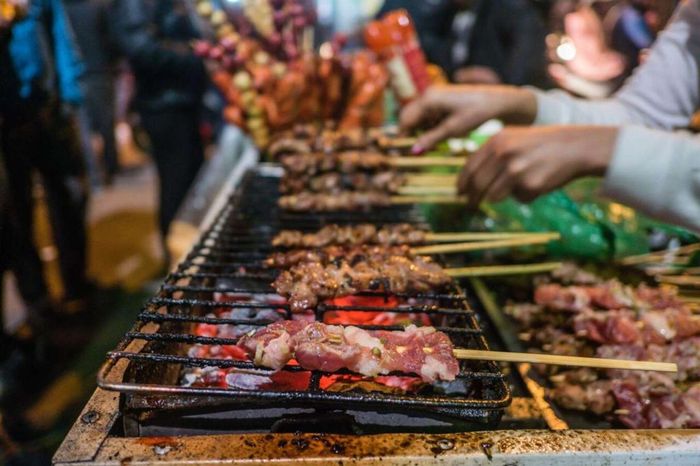 Chợ đêm Bãi Cháy