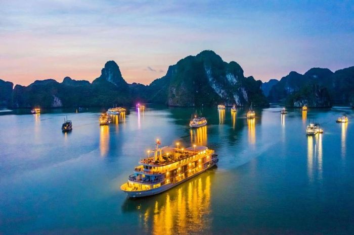 Khung cảnh hoàng hôn tuyệt đẹp gần đảo Ti Top