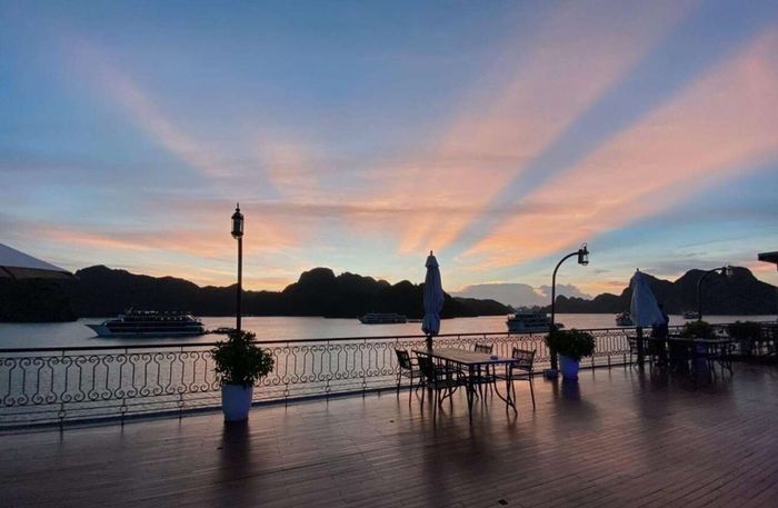 Tour du thuyền 5 sao tại Vịnh Hạ Long