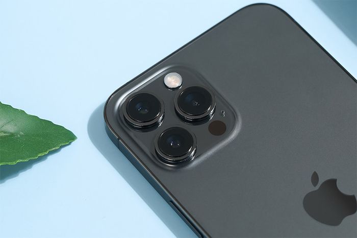 Cụm camera “3 mắt”
