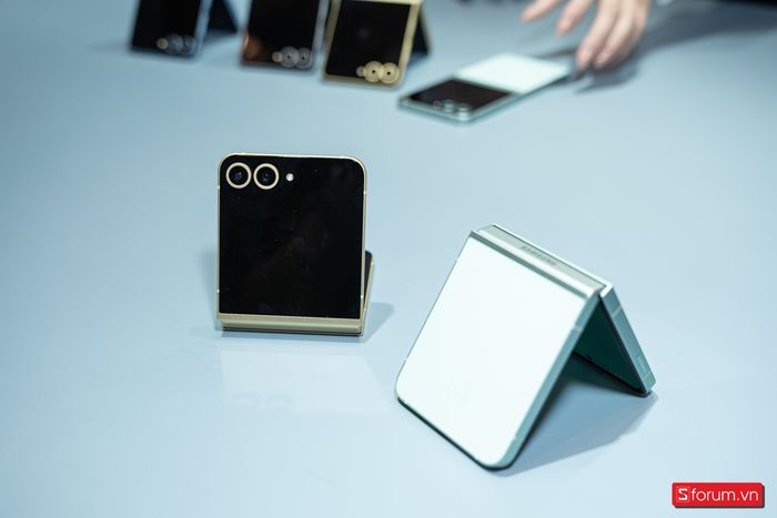 Galaxy Z Flip FE có thể sẽ sở hữu thiết kế tương tự như Z Flip6