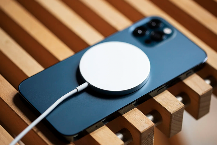 sạc không dây iPhone 16