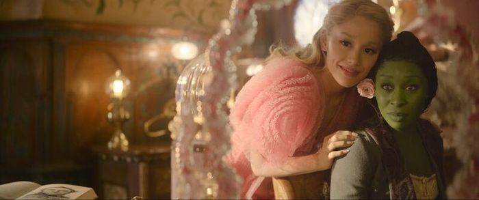 Cuối cùng, Galinda và Elphaba đã trở thành những người bạn không thể thiếu nhau tại xứ Oz