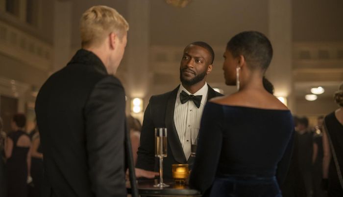 Aldis Hodge, Ryan Eggold và Samantha Walkes trong Cross