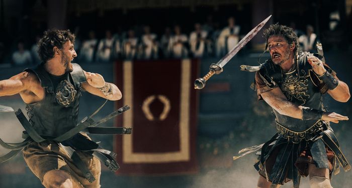 Pedro Pascal và Paul Mescal trong Gladiator II