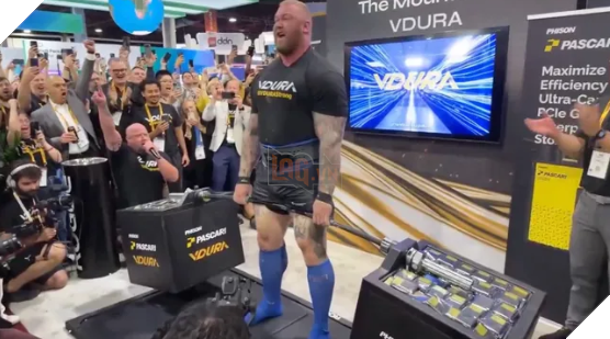 Ngôi sao trong Game of Thrones đã lập kỷ lục thế giới khi nâng thành công... 452kg SSD