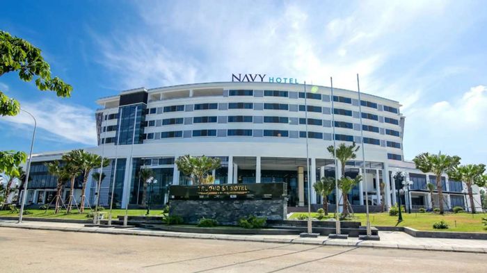 Tòa nhà Khách sạn Hải quân Cam Ranh
