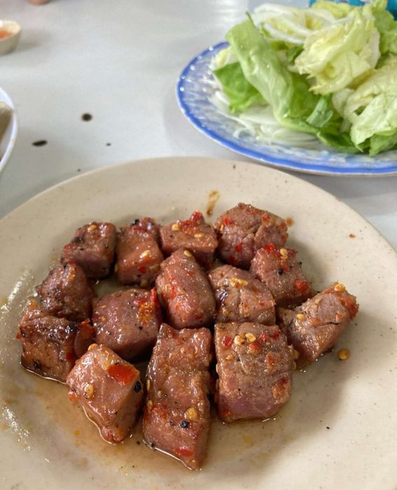 Thịt bò nướng Lạc Cảnh thơm ngon, mọng nước, đậm đà hương vị