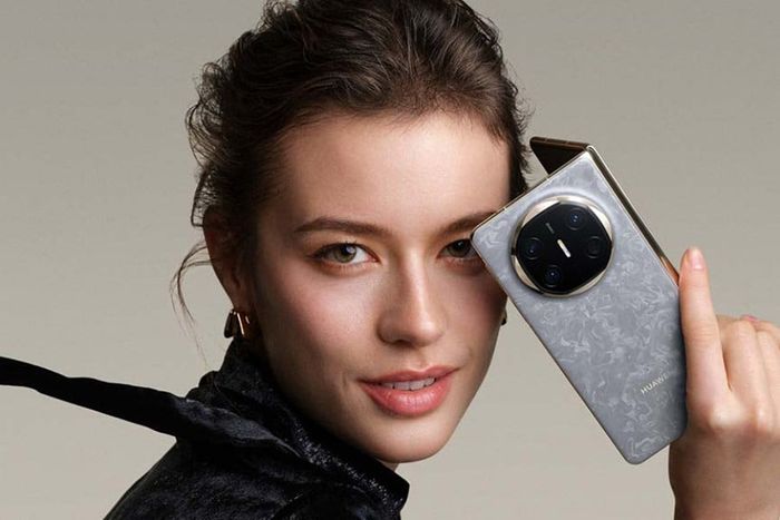 Huawei Mate X6 chính thức ra mắt, mang đến một thiết kế mới mẻ và nhiều tính năng tiên tiến.