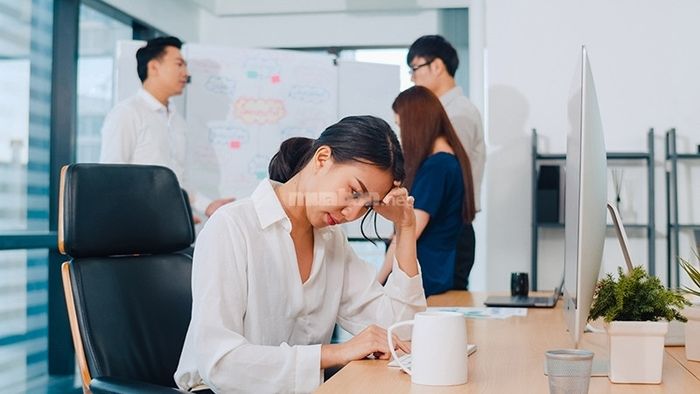 Công việc năm 2025 của nữ tuổi Ất Tỵ: Đối mặt với nhiều thử thách và áp lực