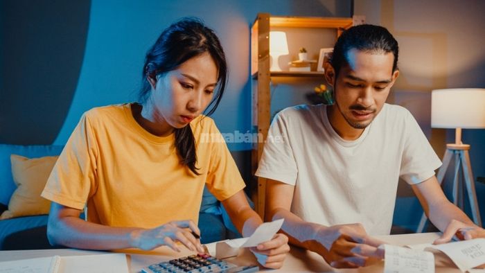 Tài chính ổn định nhưng cần chú ý đến các khoản chi tiêu lớn, tránh những quyết định tài chính thiếu thận trọng.