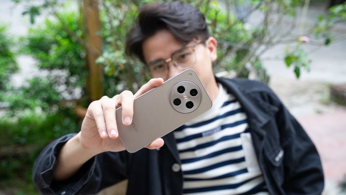 Camera tiềm vọng kép là gì và nguyên lý hoạt động của nó như thế nào?