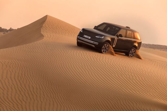 Range Rover Electric 2.jpg