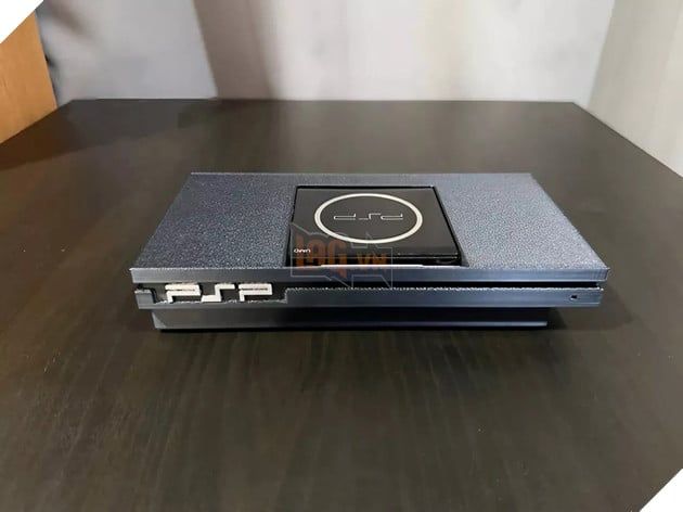 Modder biến PSP cũ thành PlayStation 2 với một thiết kế độc đáo và thú vị