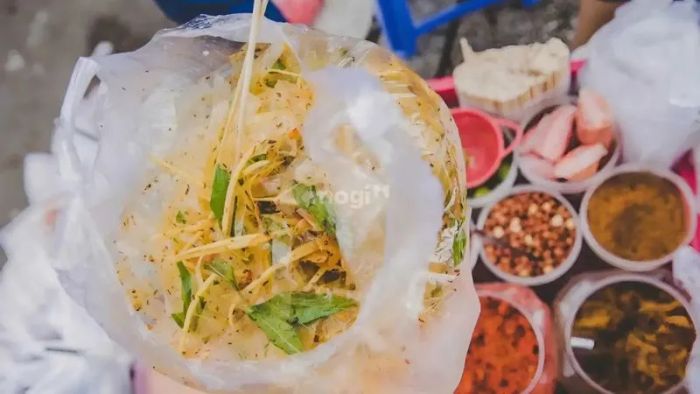 Khám phá những món ăn đặc trưng tại công viên Gia Định, nơi bạn có thể thưởng thức các món ăn vặt ngon miệng và các món ăn truyền thống hấp dẫn từ nhiều vùng miền khác nhau.