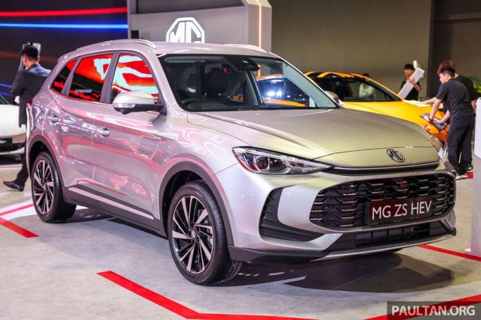MG ZS Hybrid+ 2025 được trang bị động cơ hybrid, cung cấp khả năng tiết kiệm nhiên liệu tốt hơn so với các phiên bản trước đó.