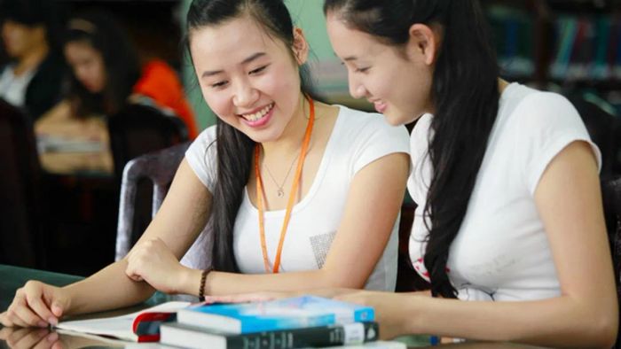 Khối Văn Anh Sử là gì và ai là người phù hợp với khối thi này?