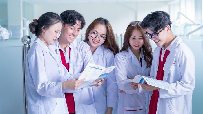Làm việc trong những ngành nghề nào sau khi thi khối B04?
