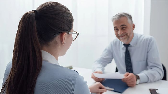 Học khối B04 có dễ dàng tìm được việc làm không?