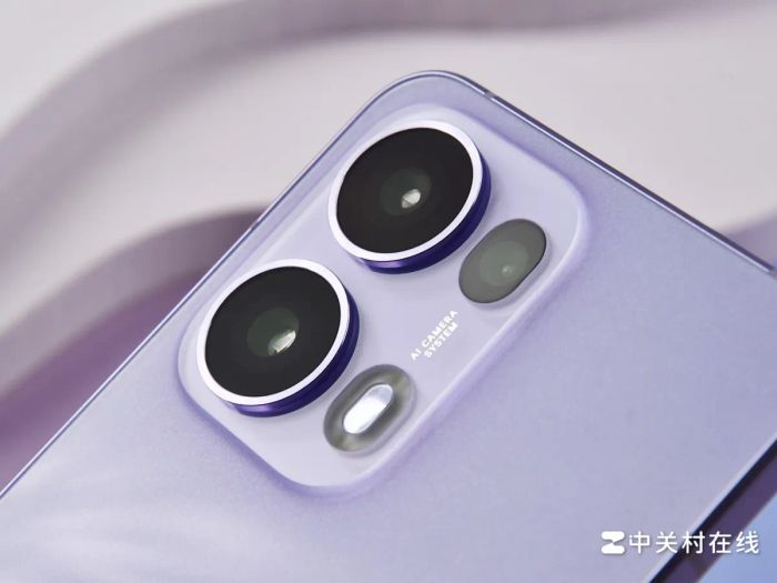 Camera của OPPO Reno13 F 5G không thay đổi nhiều về phần cứng mà chủ yếu tập trung vào việc cải tiến các tính năng AI để nâng cao chất lượng chụp ảnh.
