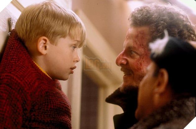Macaulay Culkin từng bị Joe Pesci cắn ngón tay trong khi quay phim Home Alone