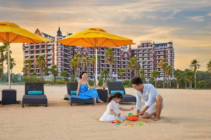 Check-in tại Bikini Beach Phan Thiết, công viên bãi biển ấn tượng.