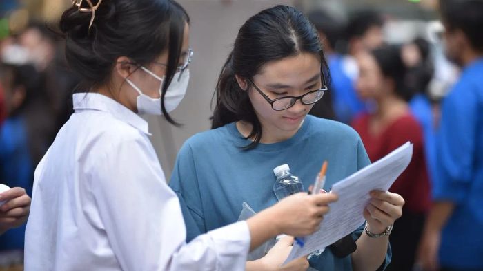 Điểm chuẩn và điểm sàn khác nhau như thế nào?