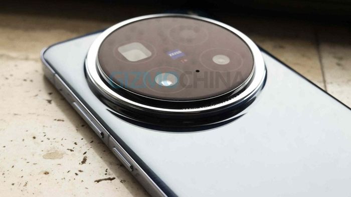 Vivo X200 Ultra được thiết kế lại với cụm camera sau được cải tiến, mang đến sự nâng cấp đáng kể về tính thẩm mỹ và hiệu quả sử dụng.