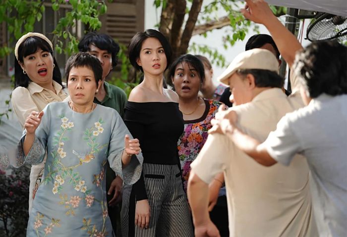 Lối sống thôn quê trong Chị Dâu được miêu tả chi tiết và chân thực, phản ánh rõ nét cuộc sống của người dân miền quê.