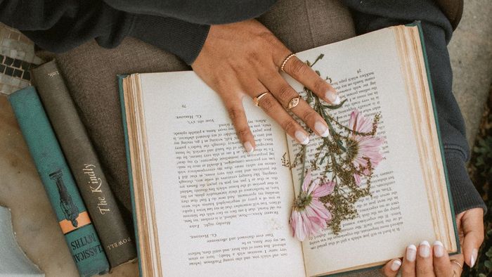 Những bài thơ nhìn lại chặng đường một năm