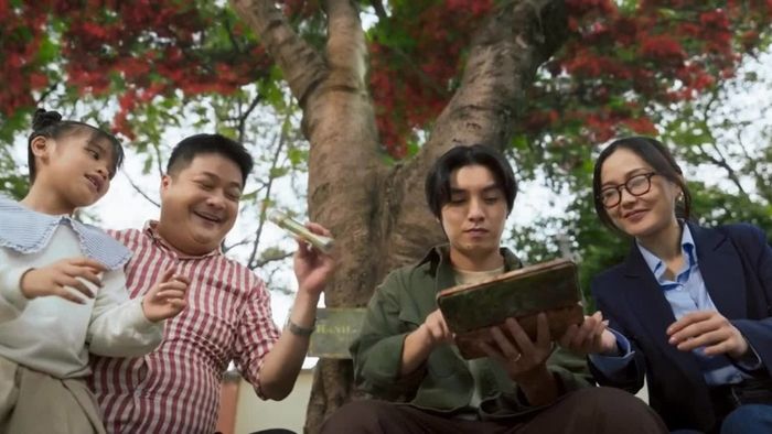 Kính Vạn Hoa: Bắt Đền Con Ma mở màn với sự trở lại của bộ ba Long - Quý - Hạnh xưa cũ.