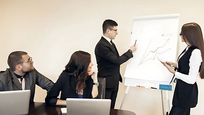Học kinh tế không chỉ mang lại cơ hội nghề nghiệp mà còn mở ra triển vọng lớn trong lĩnh vực nghiên cứu và giảng dạy kinh tế.