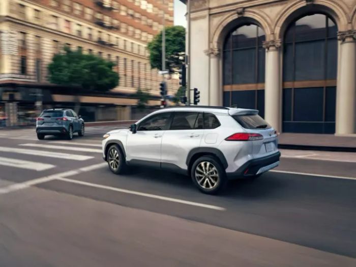 Hình ảnh Toyota Corolla Cross 2025 tiếp tục tôn lên những thay đổi mới của mẫu xe này với vẻ ngoài đặc biệt.