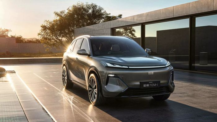 Geely Galaxy Starship 7 hybrid PHEV: hiệu suất ấn tượng, quãng đường 1.400km
