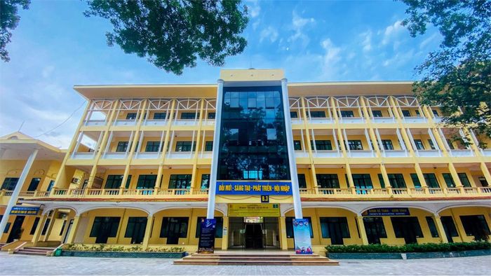 Sinh viên tốt nghiệp từ Đại học Công nghiệp Hà Nội thường có cơ hội việc làm khá ổn định nhờ vào các kết nối mạnh mẽ với doanh nghiệp và các chương trình đào tạo chất lượng.