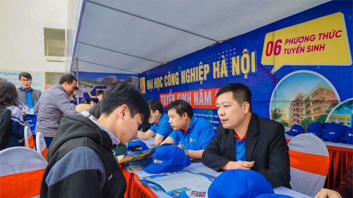 Dưới đây là điểm chuẩn tham khảo của một số ngành học nổi bật tại Đại học Công nghiệp Hà Nội.