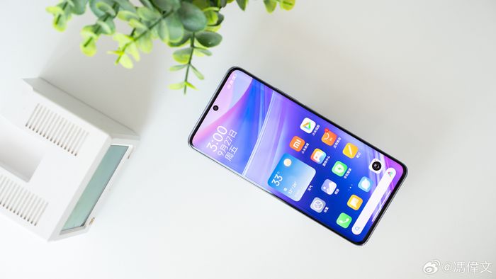 Màn hình của Redmi Note 14 Pro Plus đạt độ sáng tối đa 3000 nits, cho phép hiển thị rõ ràng trong mọi môi trường ánh sáng.