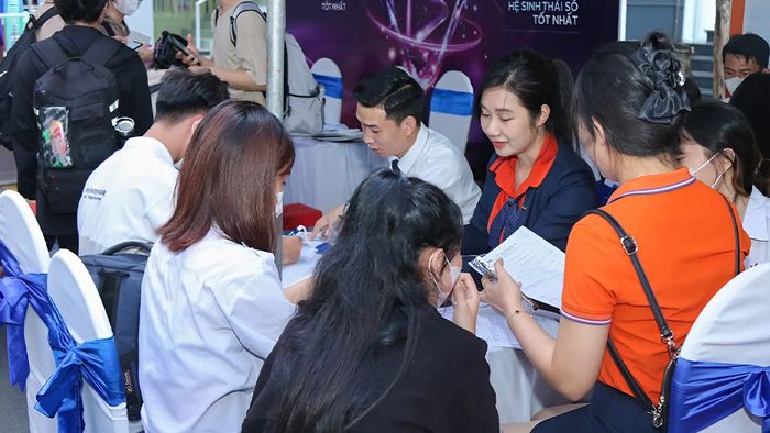 Điểm chuẩn vào Trường Đại học Công nghiệp TP.HCM có sự tăng trưởng nhẹ trong thời gian gần đây.